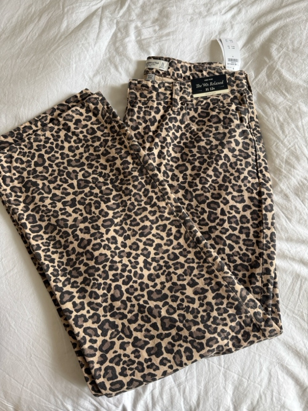 Abercrombie 90s relaxed high rise curve love leopard jean NWT - Picture 6 of 9